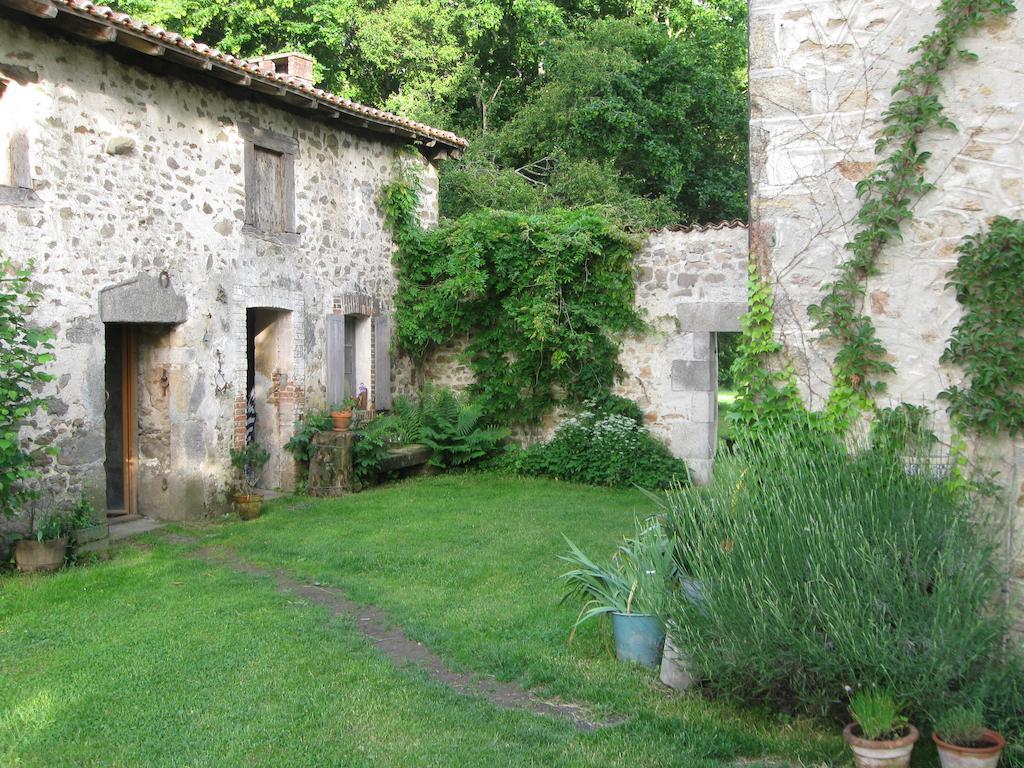 Le Domaine De Panissac Bed and Breakfast Berneuil  Esterno foto