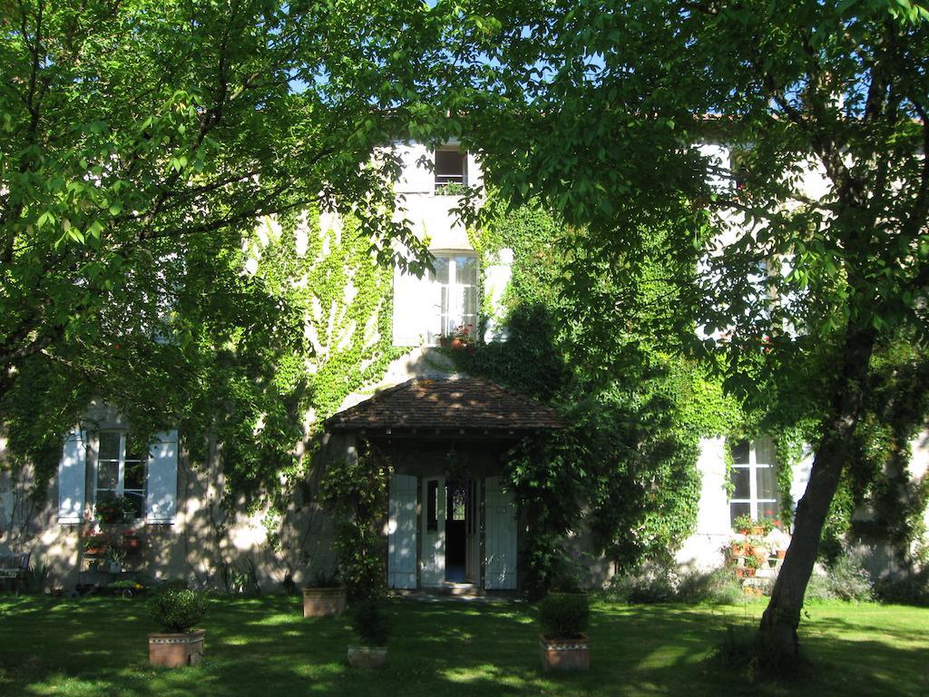 Le Domaine De Panissac Bed and Breakfast Berneuil  Esterno foto